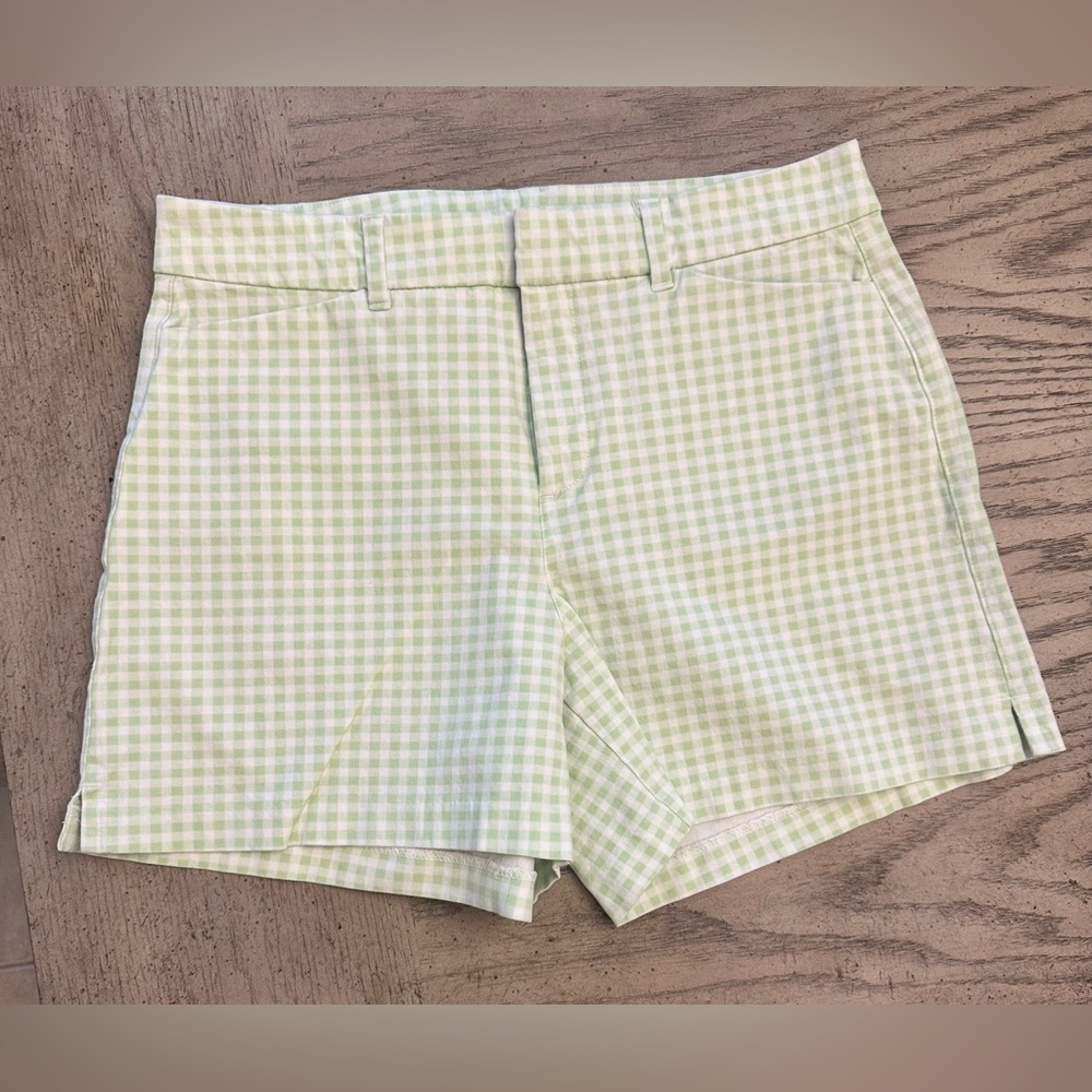 Old navy plaid line green shorts. Size 8